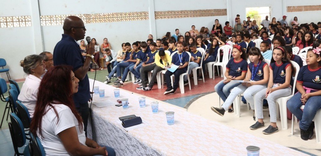Araruama inicia credenciamento de comerciantes da cidade para participar do programa “Araru Aprender +”