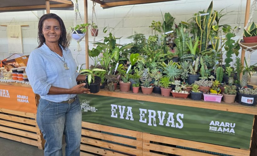 Empreendedora de ervas medicinais usa Expo Agro para divulgar trabalho em Araruama