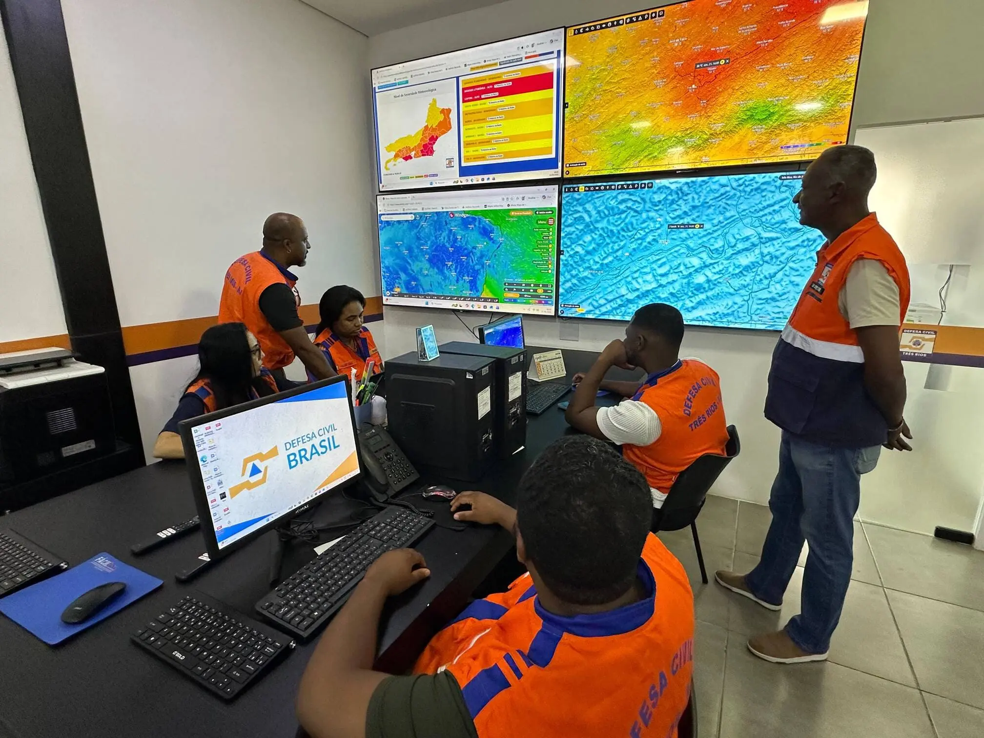 Três Rios orienta moradores a se cadastrarem para alertas meteorológicos por SMS