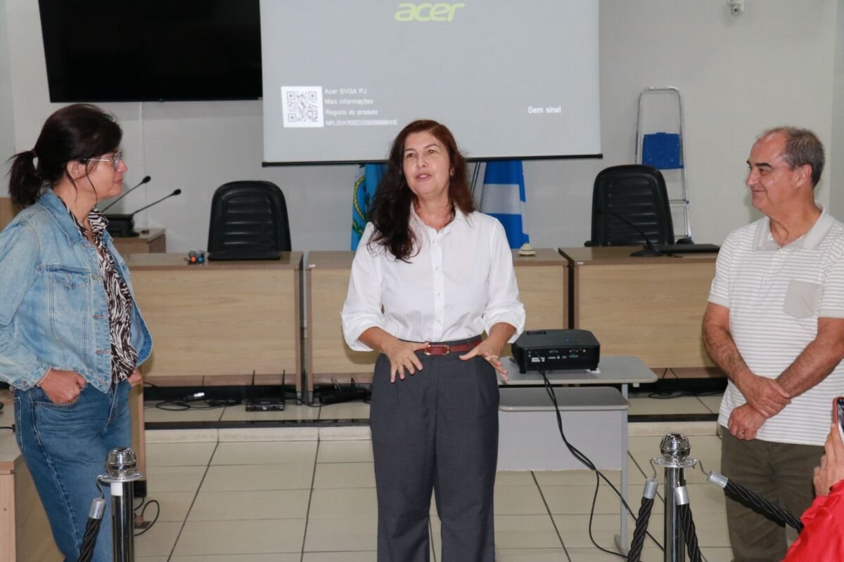 Quatis sedia seminário sobre planos municipais de educação