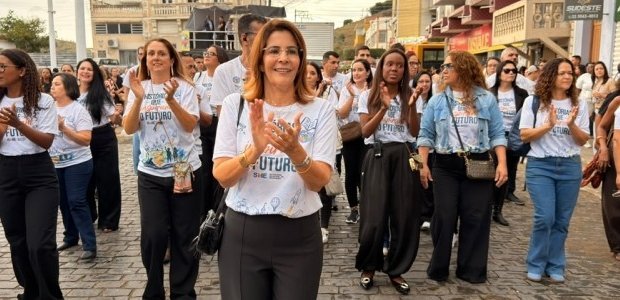 Desfile Escolar reúne redes de ensino na Festa de Agosto em Bom Jesus do Itabapoana