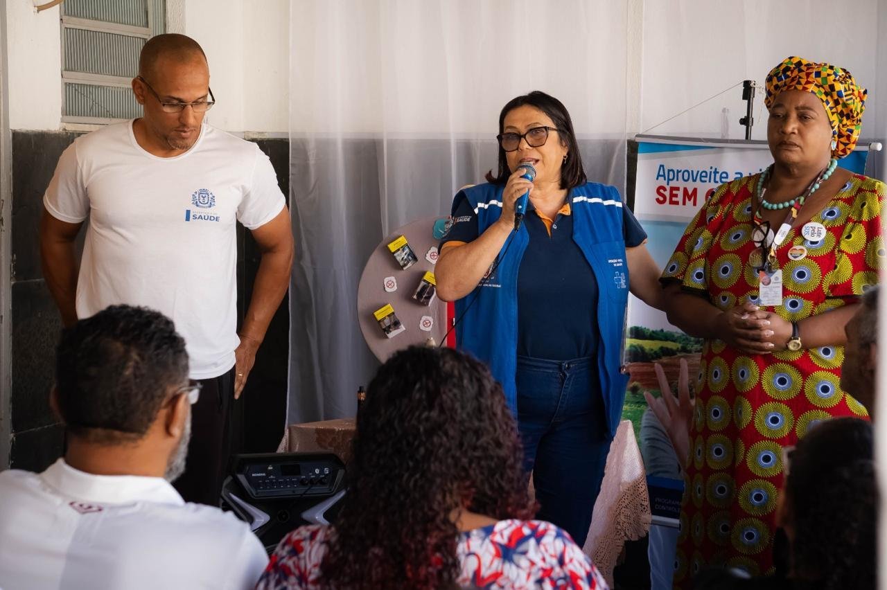 Itaboraí orienta moradores sobre combate ao tabagismo em Manilha