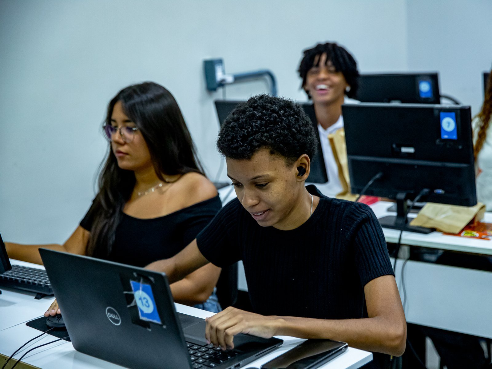 Rio seleciona 100 jovens para hackathon com ingressos do Rock in Rio