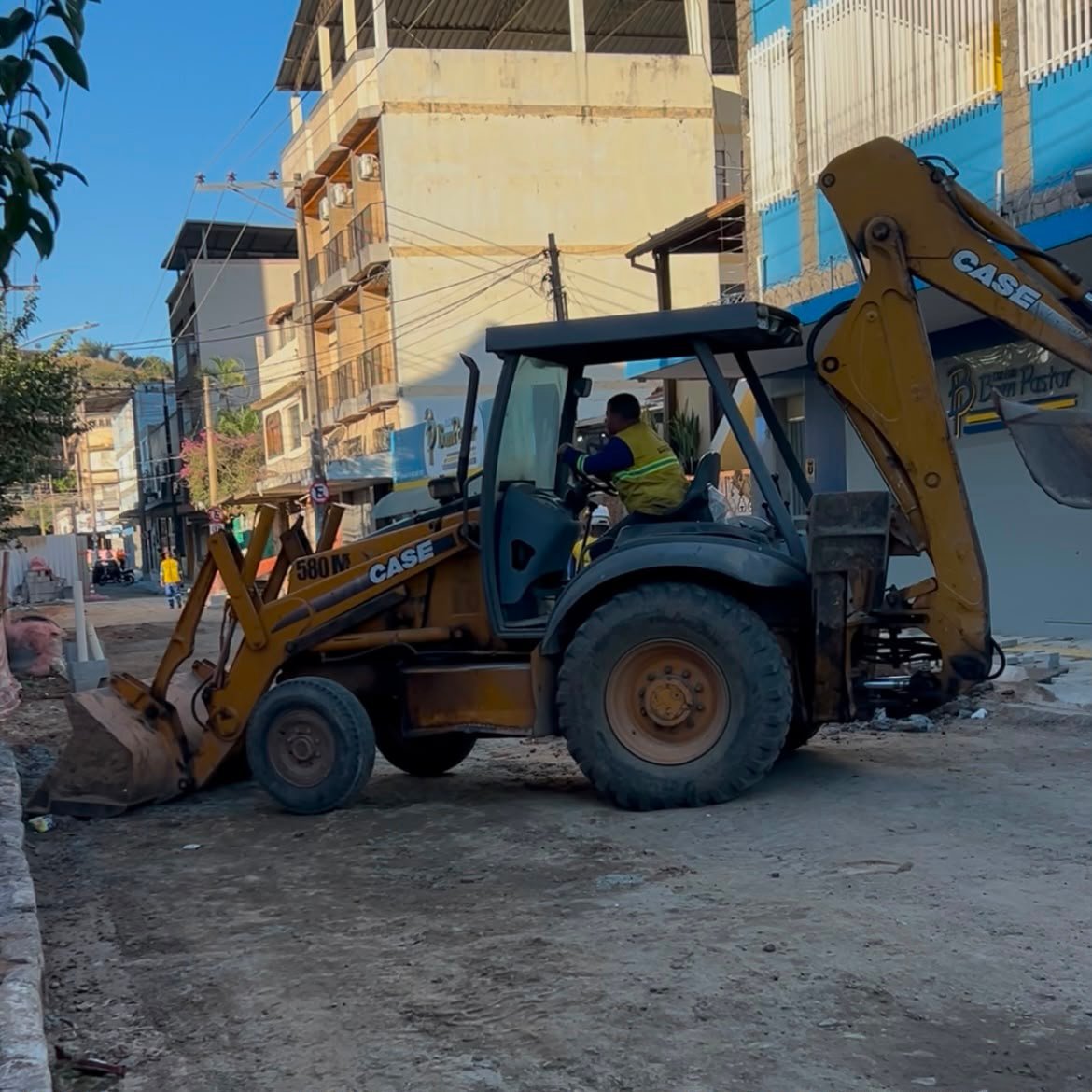Três Rios avança em obras de drenagem e calçadas na Rua da Maçonaria