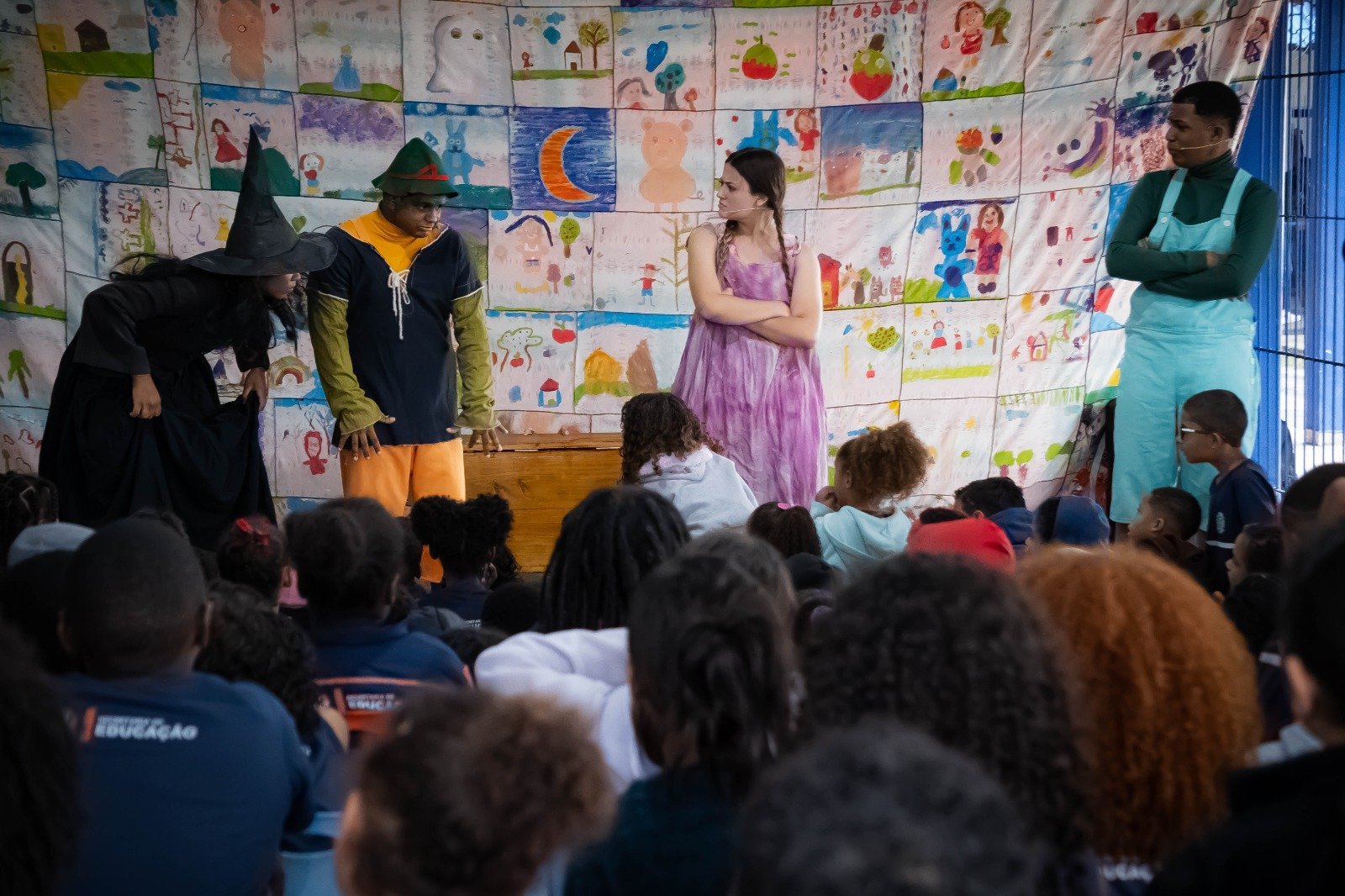 Projeto leva teatro e clássicos infantis a estudantes de Itaboraí