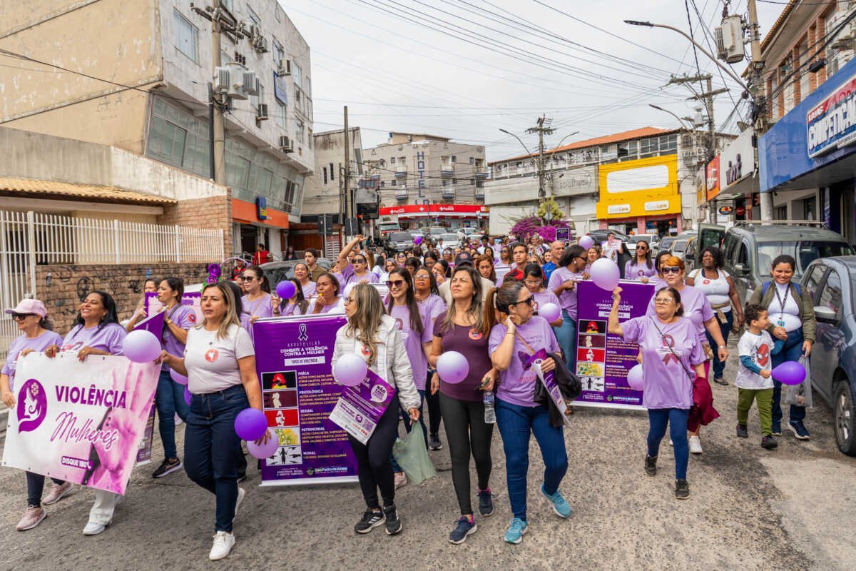 Caminhada em São Pedro da Aldeia mobiliza moradores contra violência à mulher