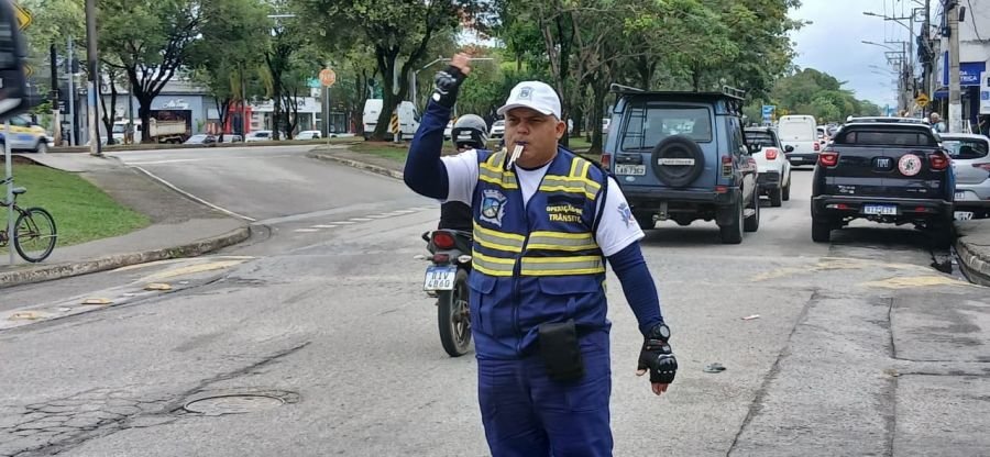 Rio das Ostras reforça orientação de trânsito com novos operadores