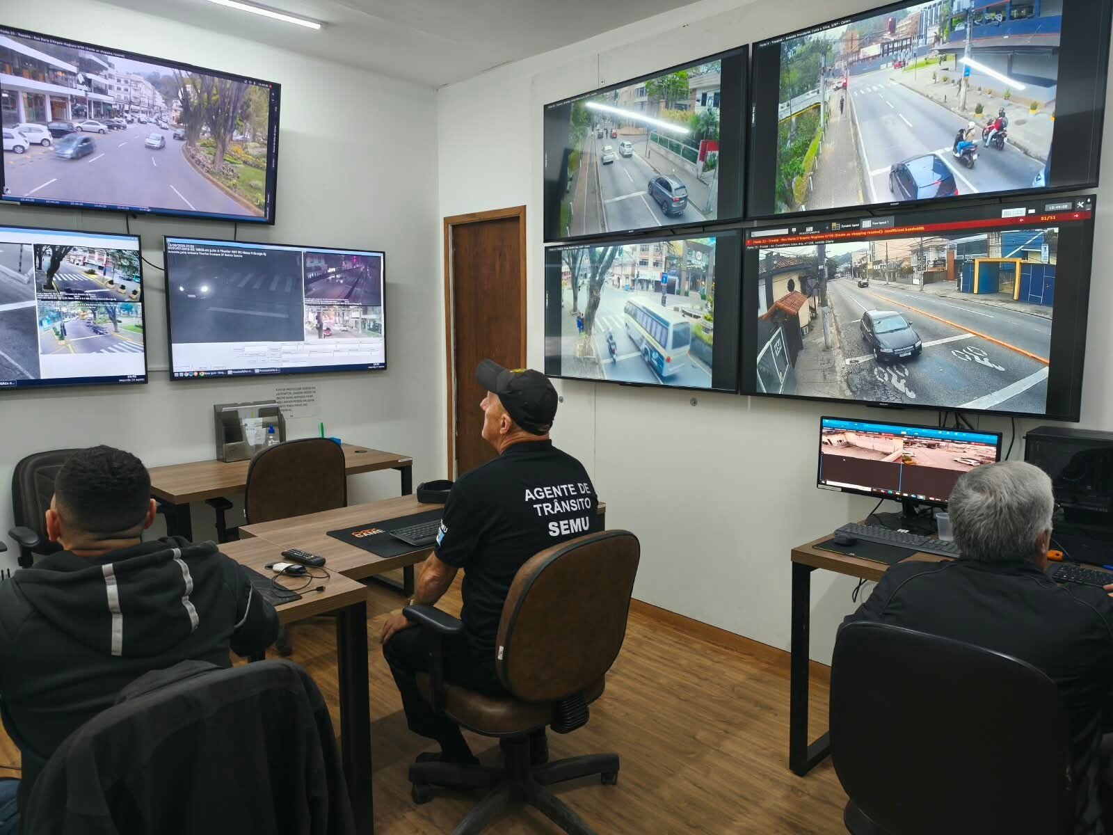 Nova Friburgo instala 54 controladoras em modernização de semáforos