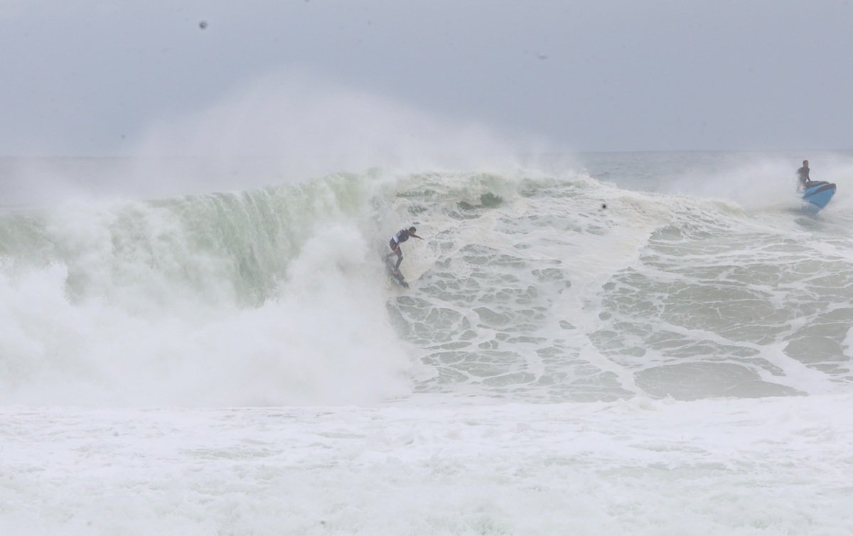 Duplas vencem o Itacoatiara Big Wave 2026 em Niterói