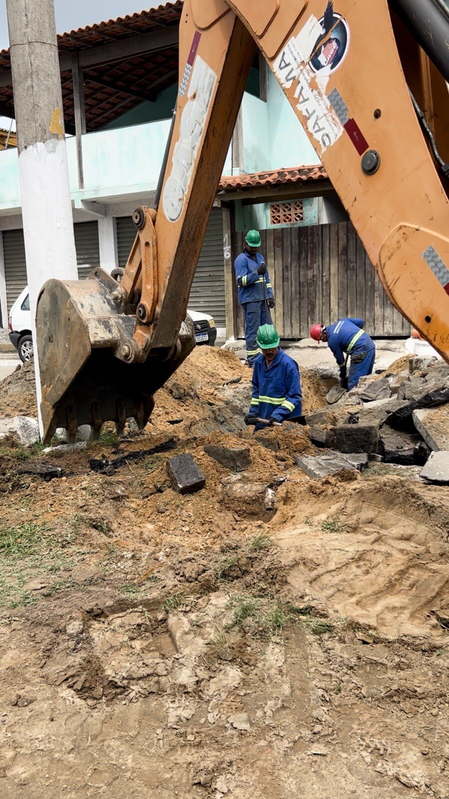Búzios recebe manilhas e acompanha rede de esgoto em Cem Braças