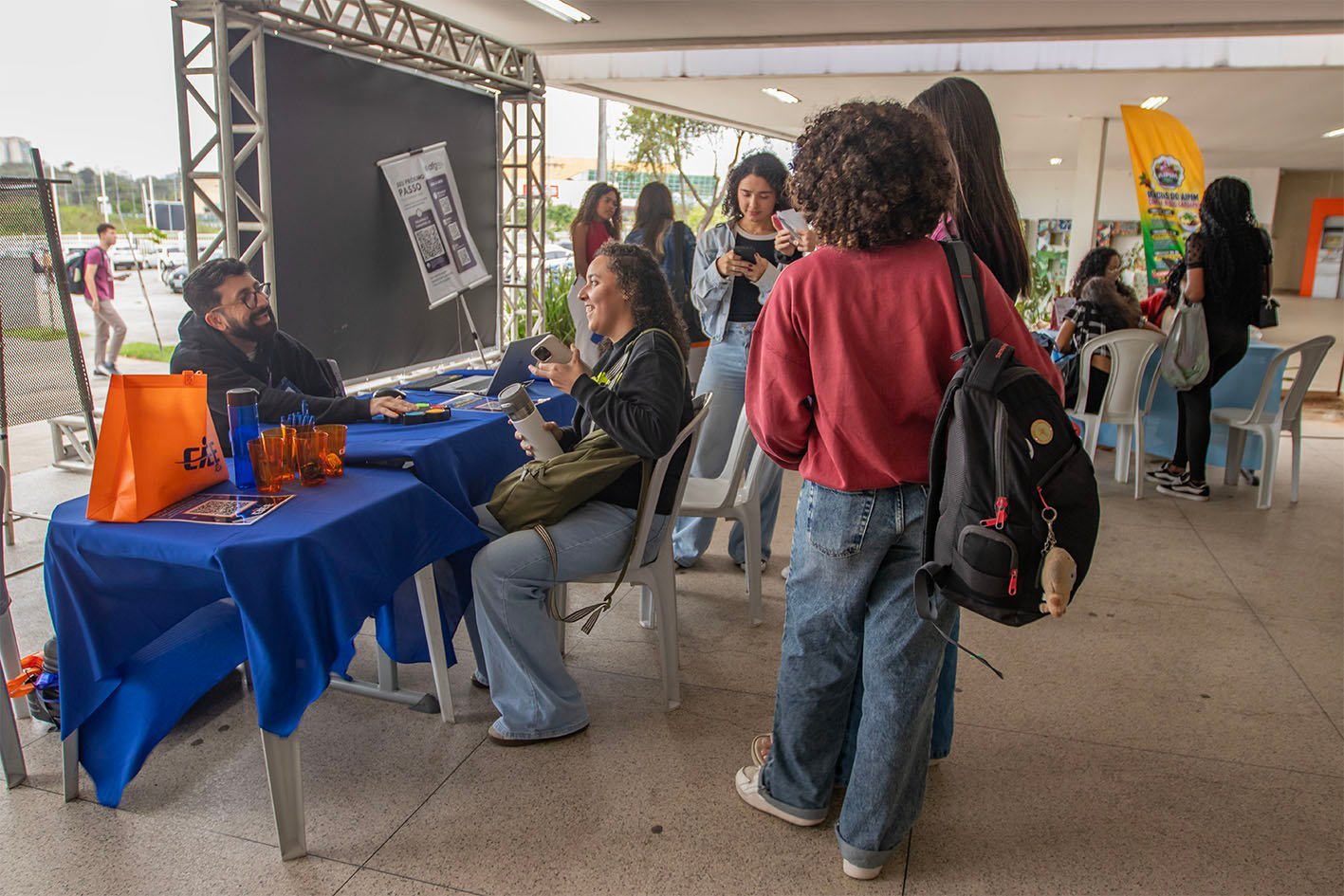 Feira em Macaé aproxima estudantes de vagas de estágio e emprego