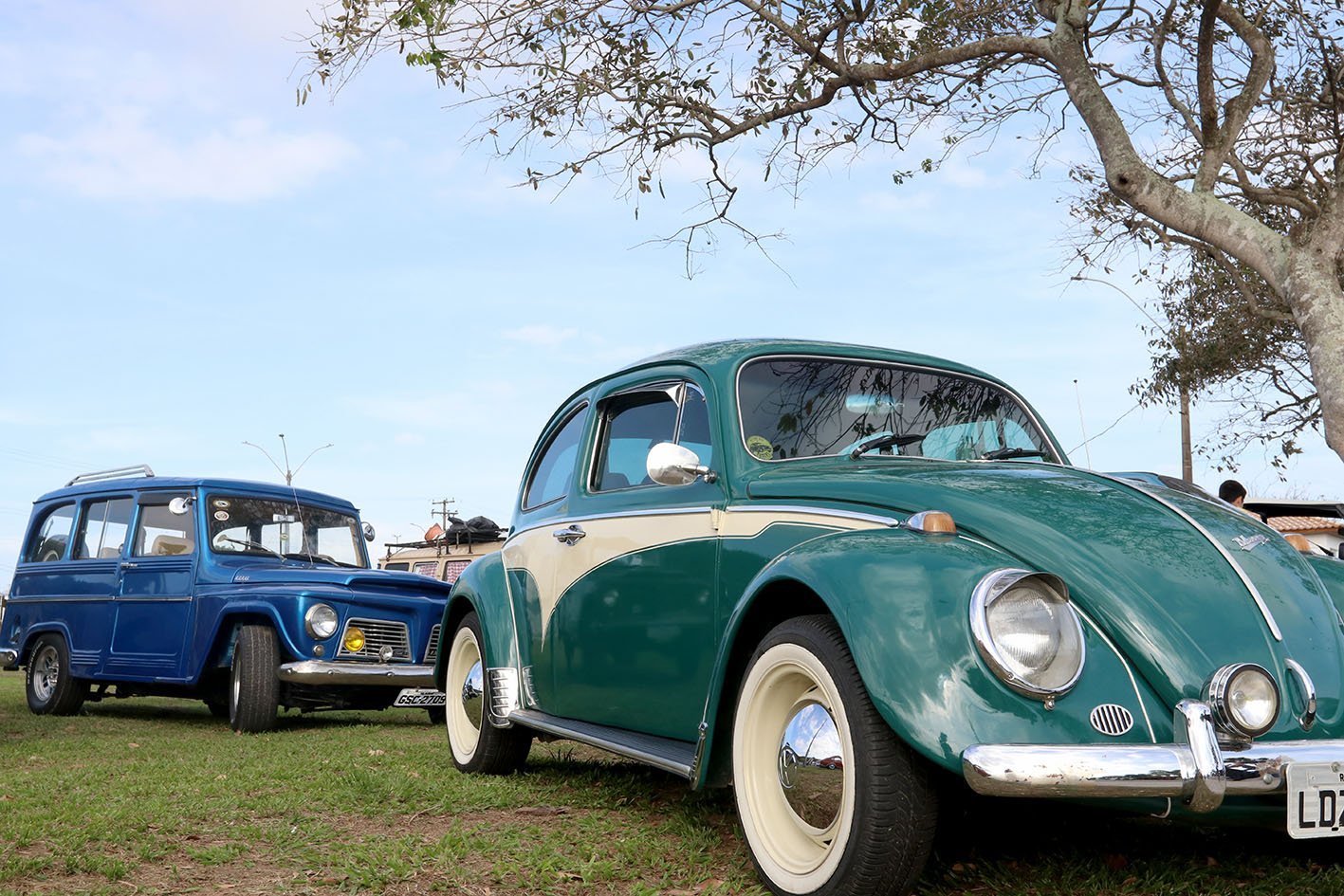 Macaé recebe encontro de carros antigos no Parque de Exposições