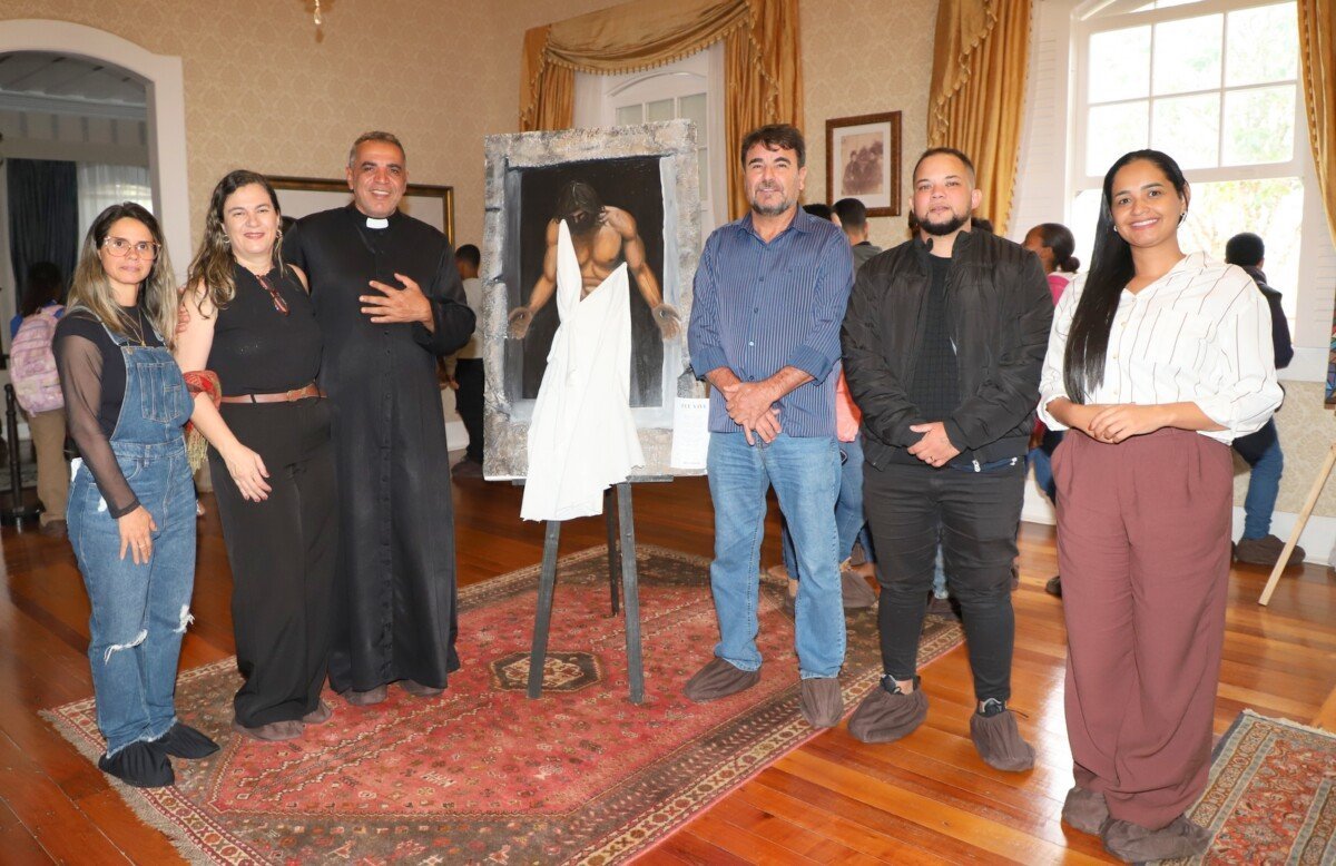 Quissamã recebe exposição Entre a Cruz & a Luz no Museu Casa Quissamã