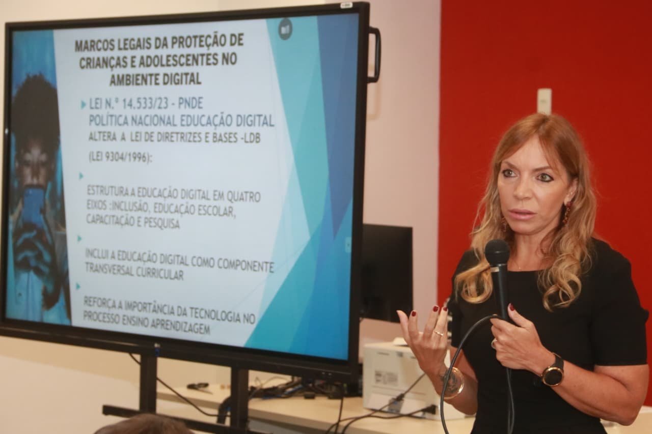 Campos prepara edital para reconhecer boas práticas em educação digital