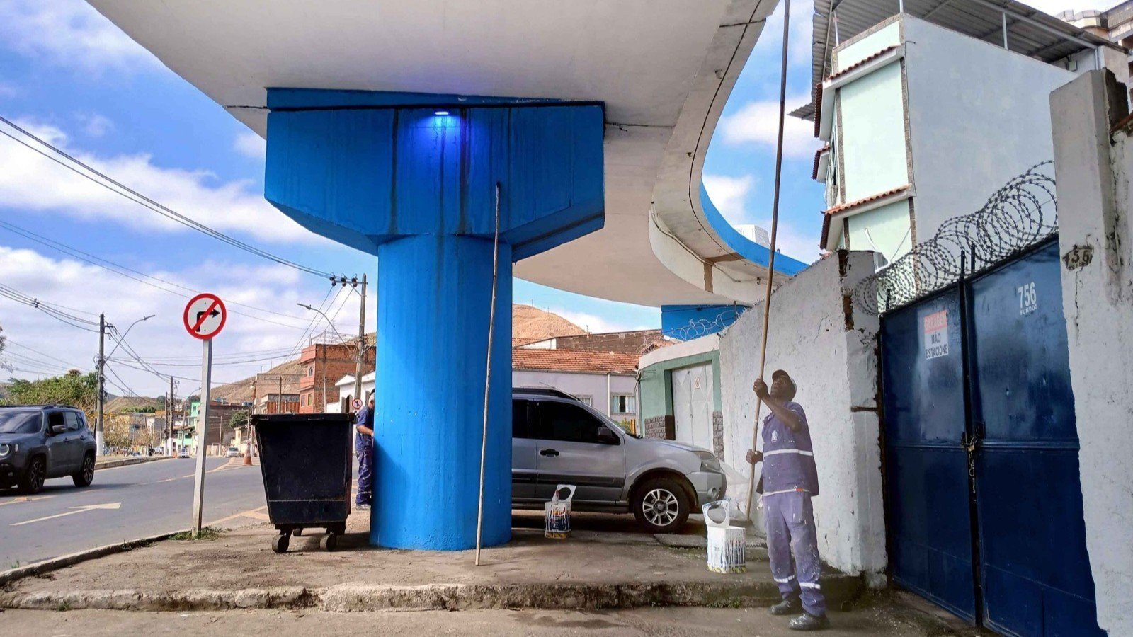 Barra Mansa faz nova pintura no Viaduto Alexandre Fischer
