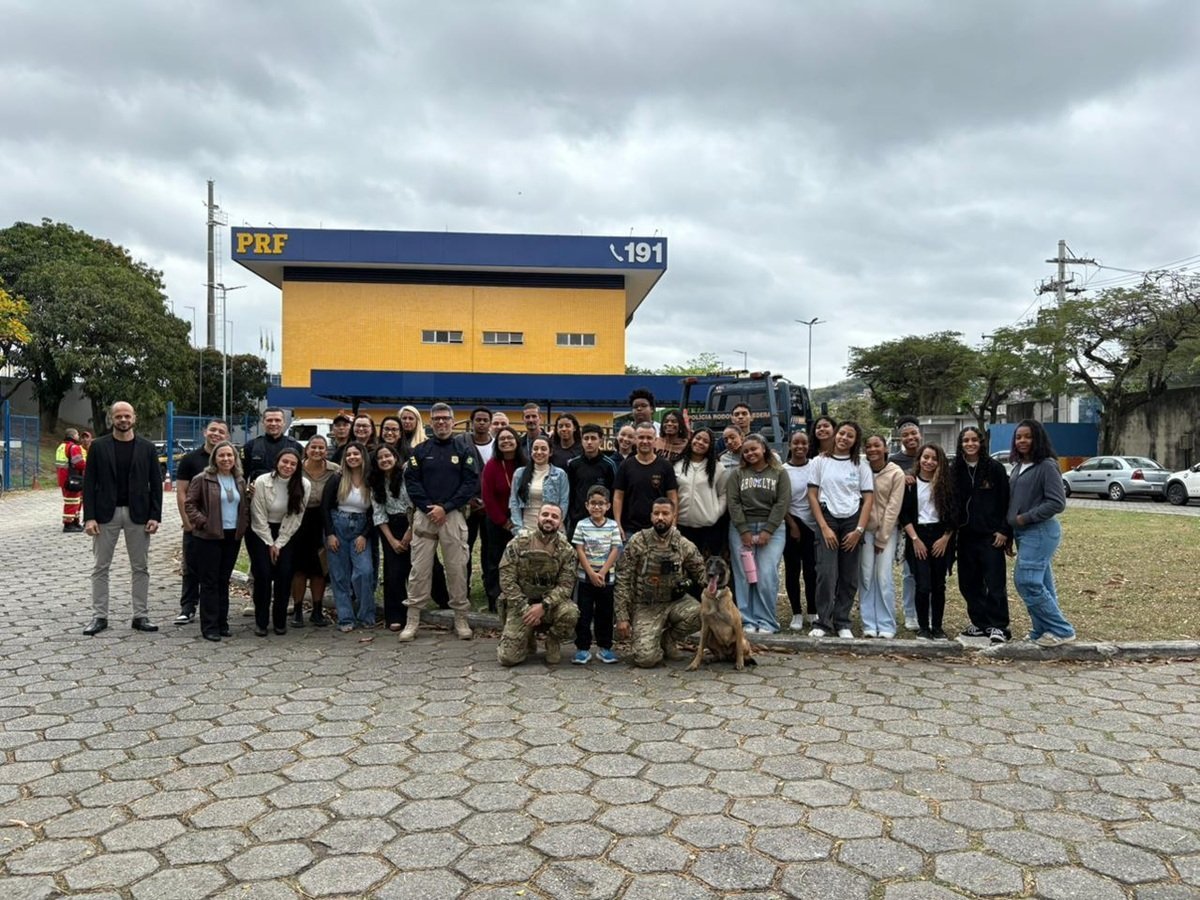 Projeto em Niterói leva estudantes a vivência com a PRF