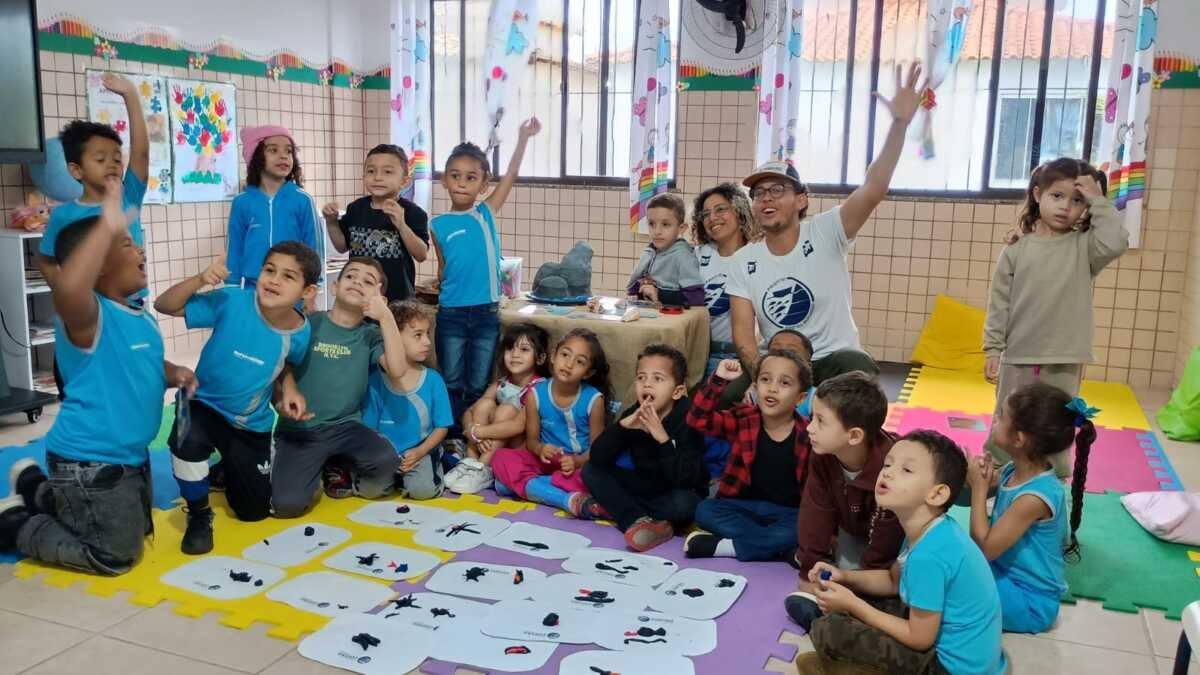 São Pedro da Aldeia leva oficina sobre costões rochosos a escola municipal