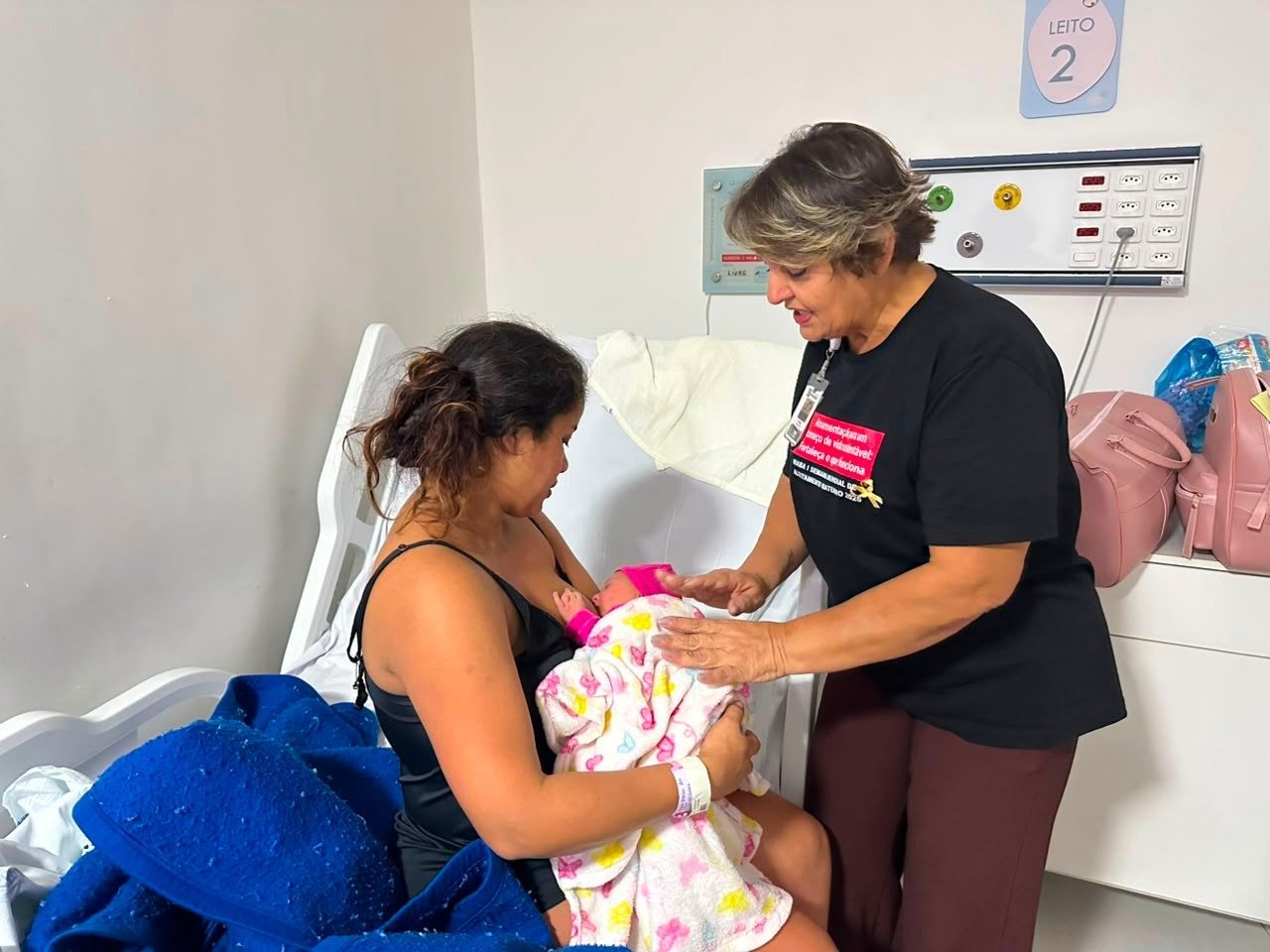 Nova Iguaçu incentiva amamentação nos primeiros minutos de vida do bebê
