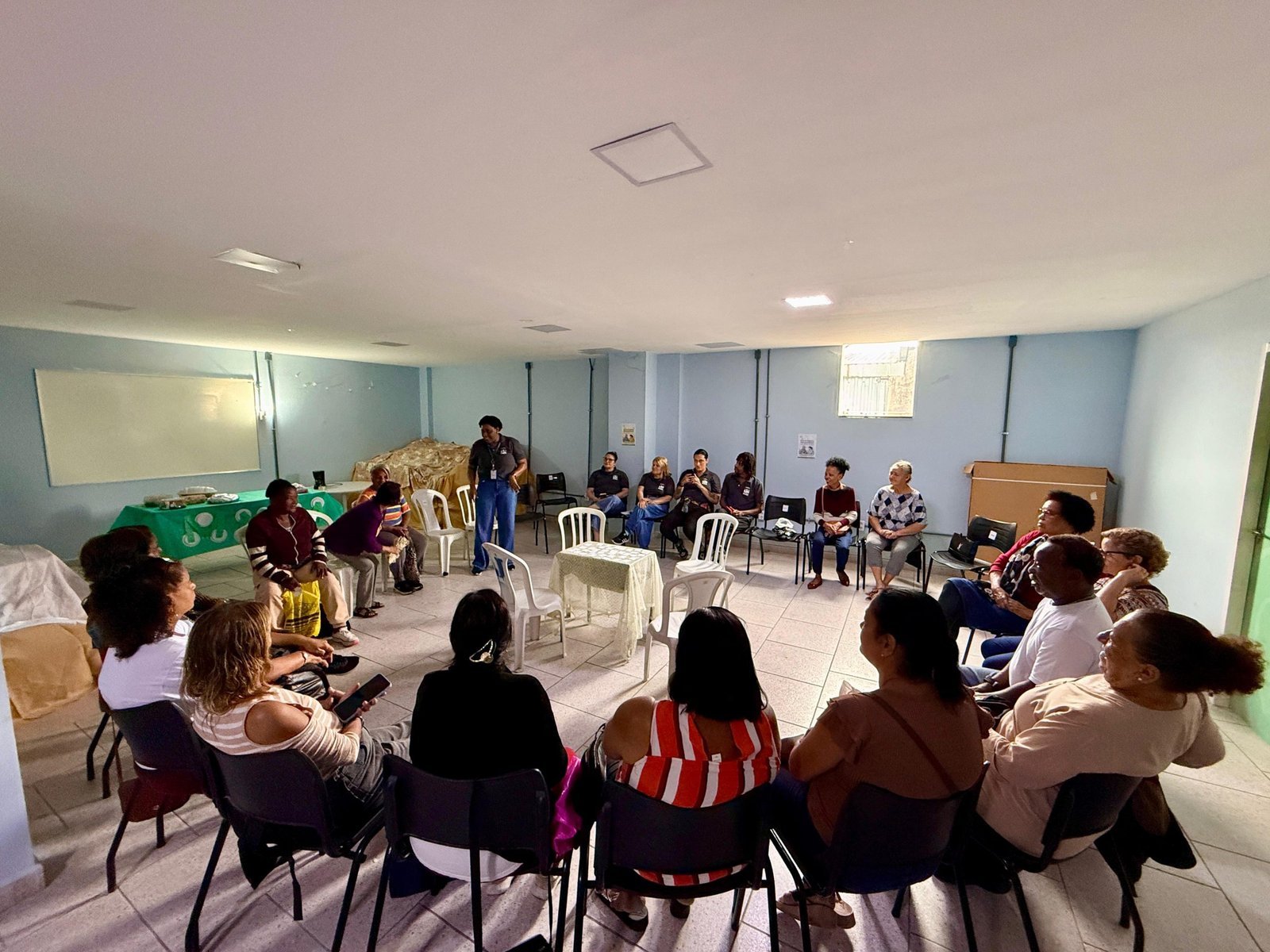 CRAS Centro de Meriti faz roda de conversa sobre Agosto Lilás