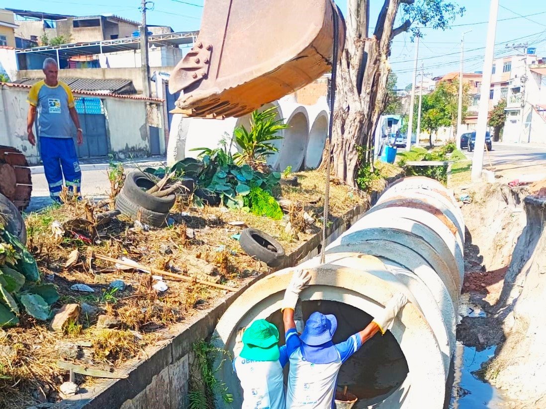 Meriti faz obras de drenagem na Rua Luís Alves Cavalcanti
