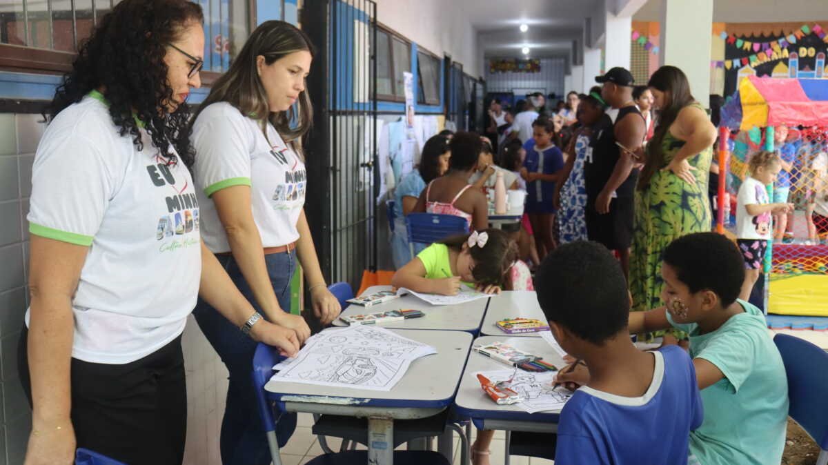 São Pedro da Aldeia leva atividades e serviços à escola no Porto do Carro