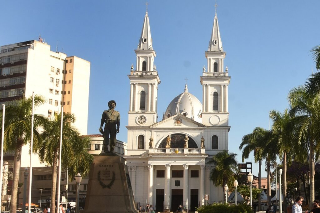 Campos abre Semana da Pátria nesta terça na Praça do Santíssimo Salvador