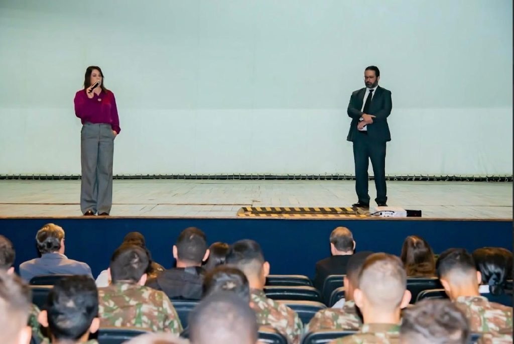 Secretaria de Mulheres de Itatiaia participa de palestra na AMAN