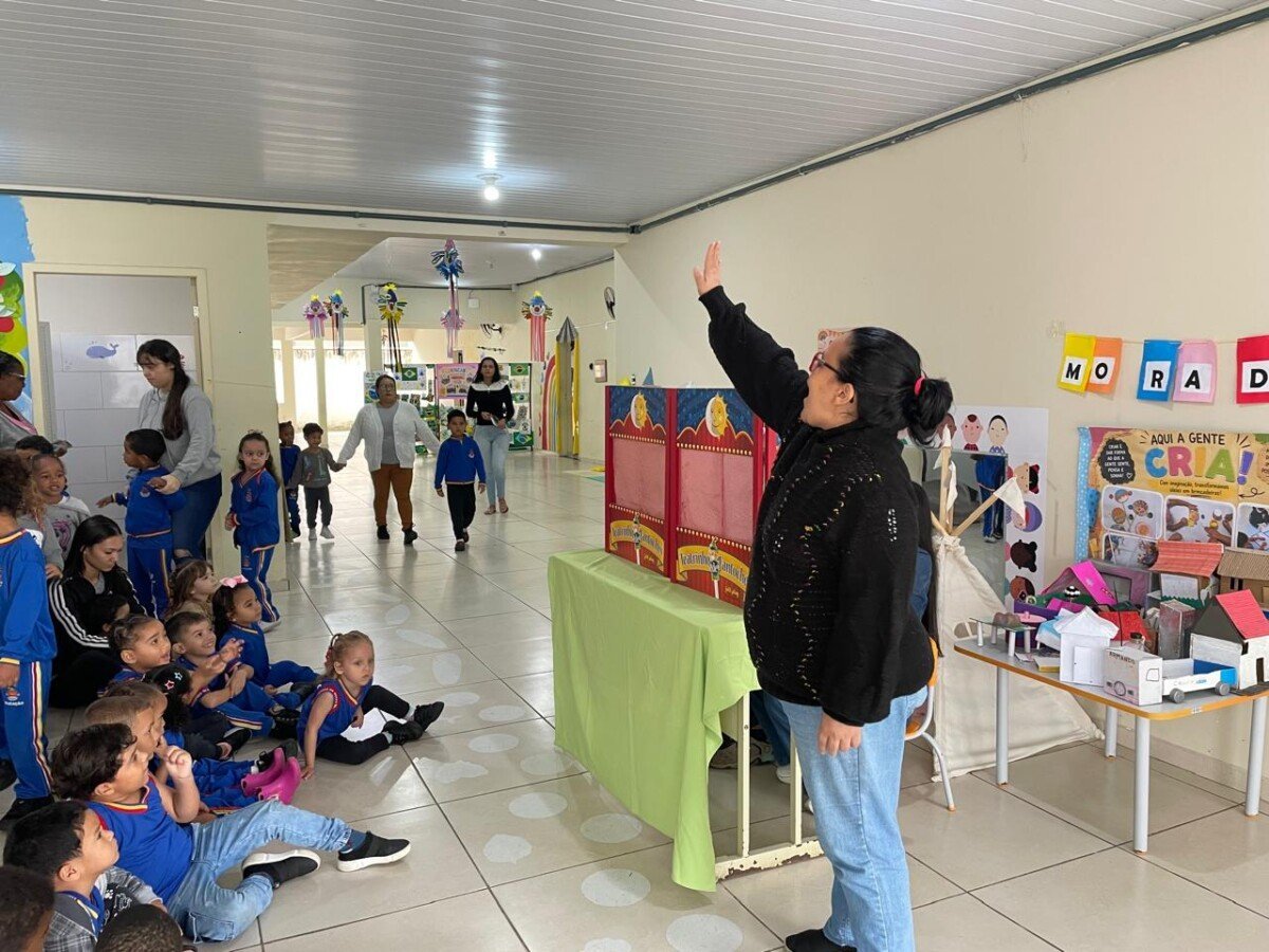 Crianças de Casimiro de Abreu aprendem sobre prevenção à violência com teatro de fantoches