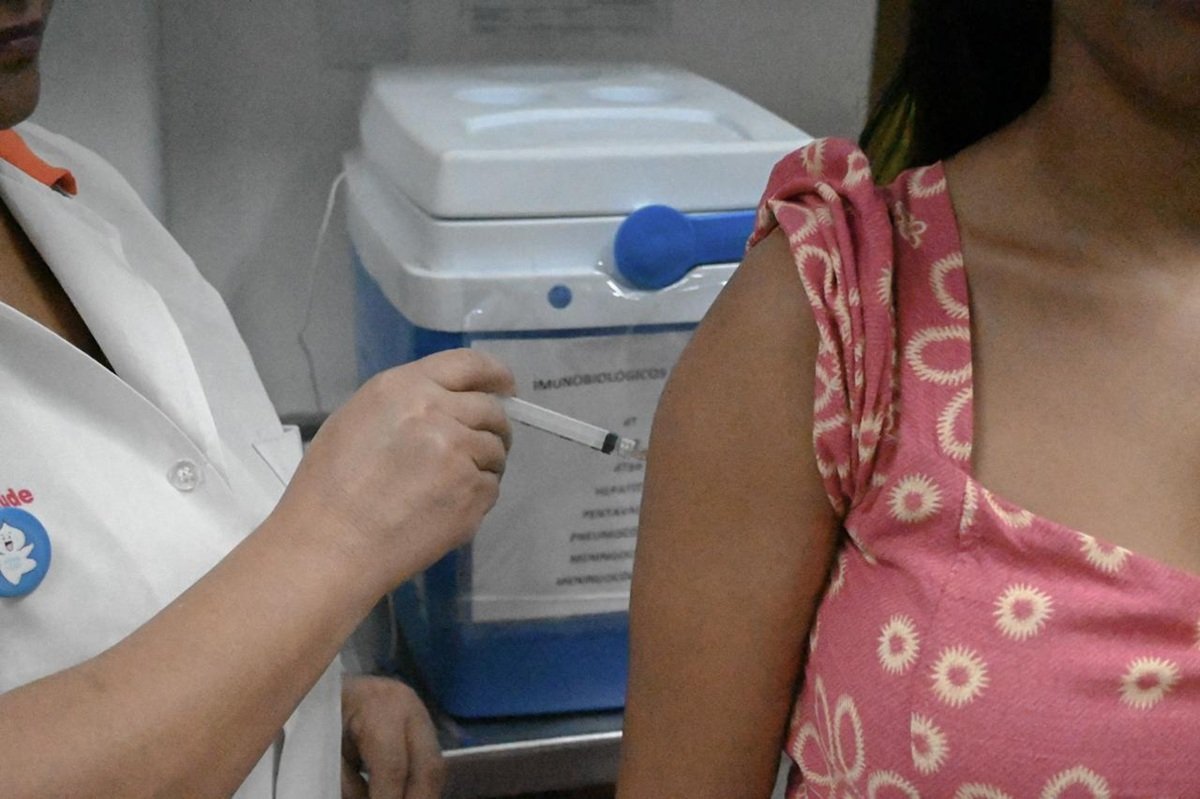 Niterói oferece vacina gratuita contra HPV para meninas e meninos de 9 a 14 anos