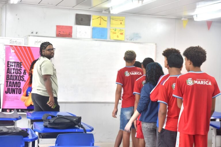 Alunos de Maricá participam de atividades sobre racismo, bullying e saúde mental no Caju