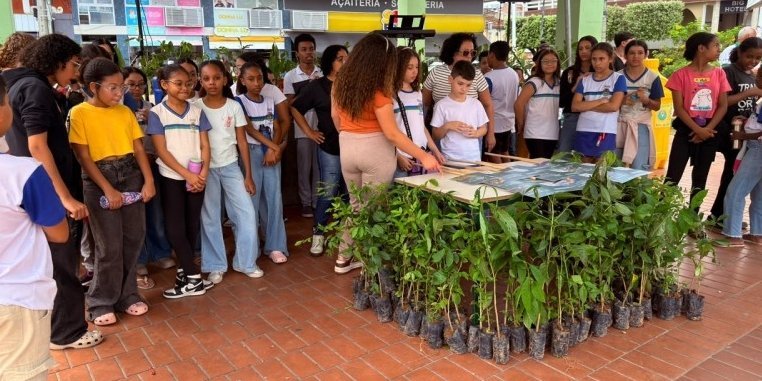 Bom Jesus do Itabapoana lança programa Adote uma Árvore e distribui mudas
