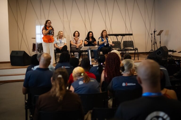 Itaboraí orienta familiares e cuidadores sobre Alzheimer em encontro do CREMII