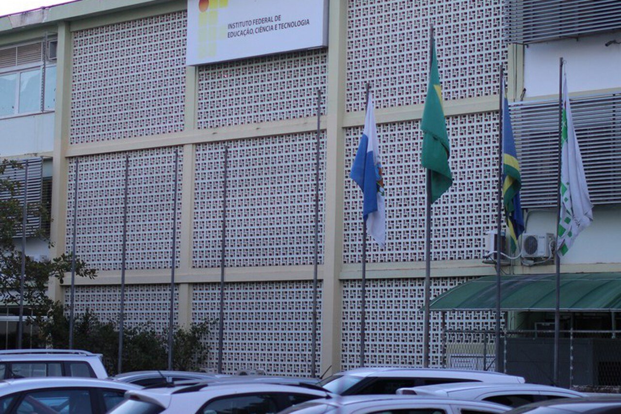 Campos abre 30 vagas em curso gratuito de Assistente Escolar para mulheres