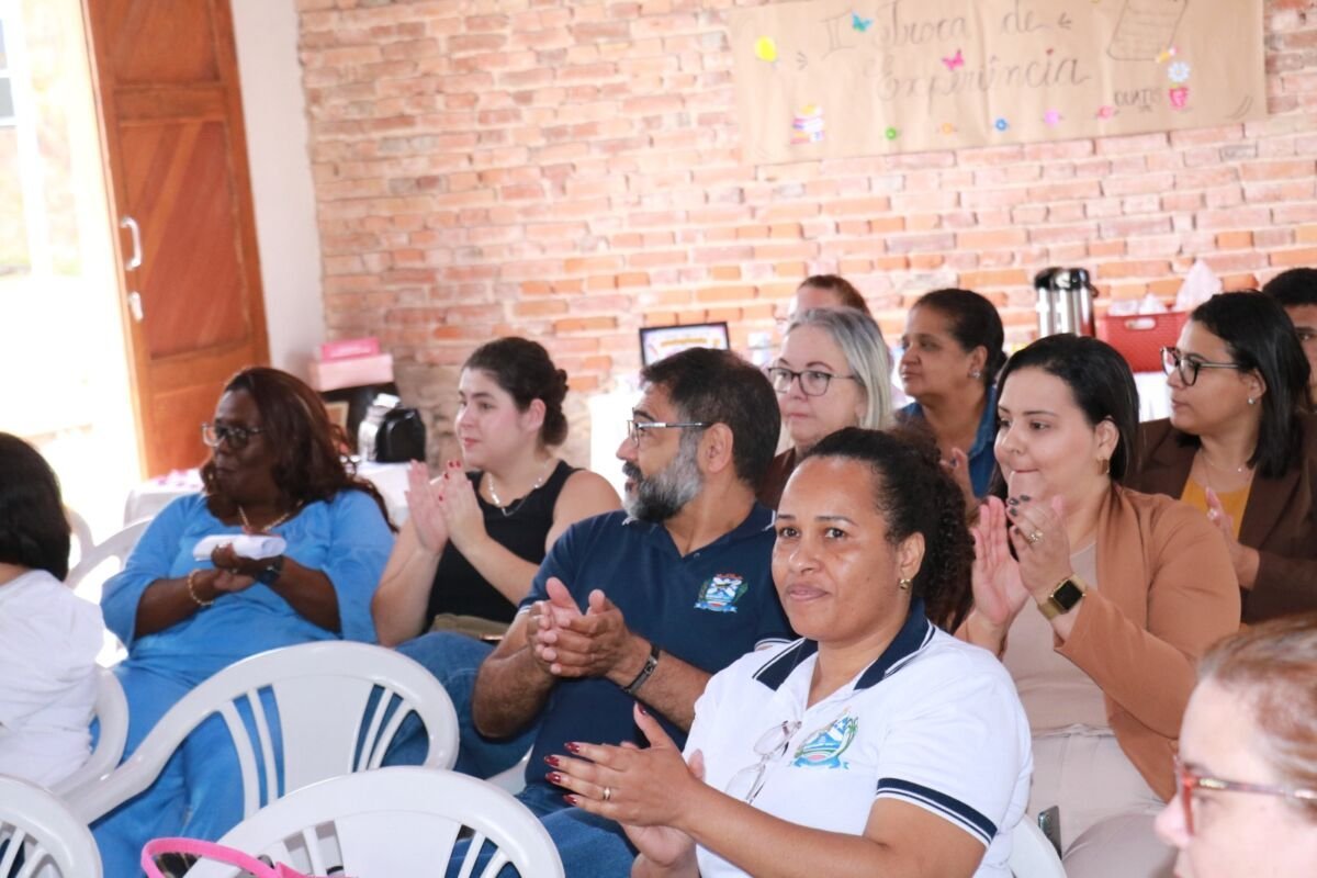 Quatis reúne professores para troca de experiências na rede municipal