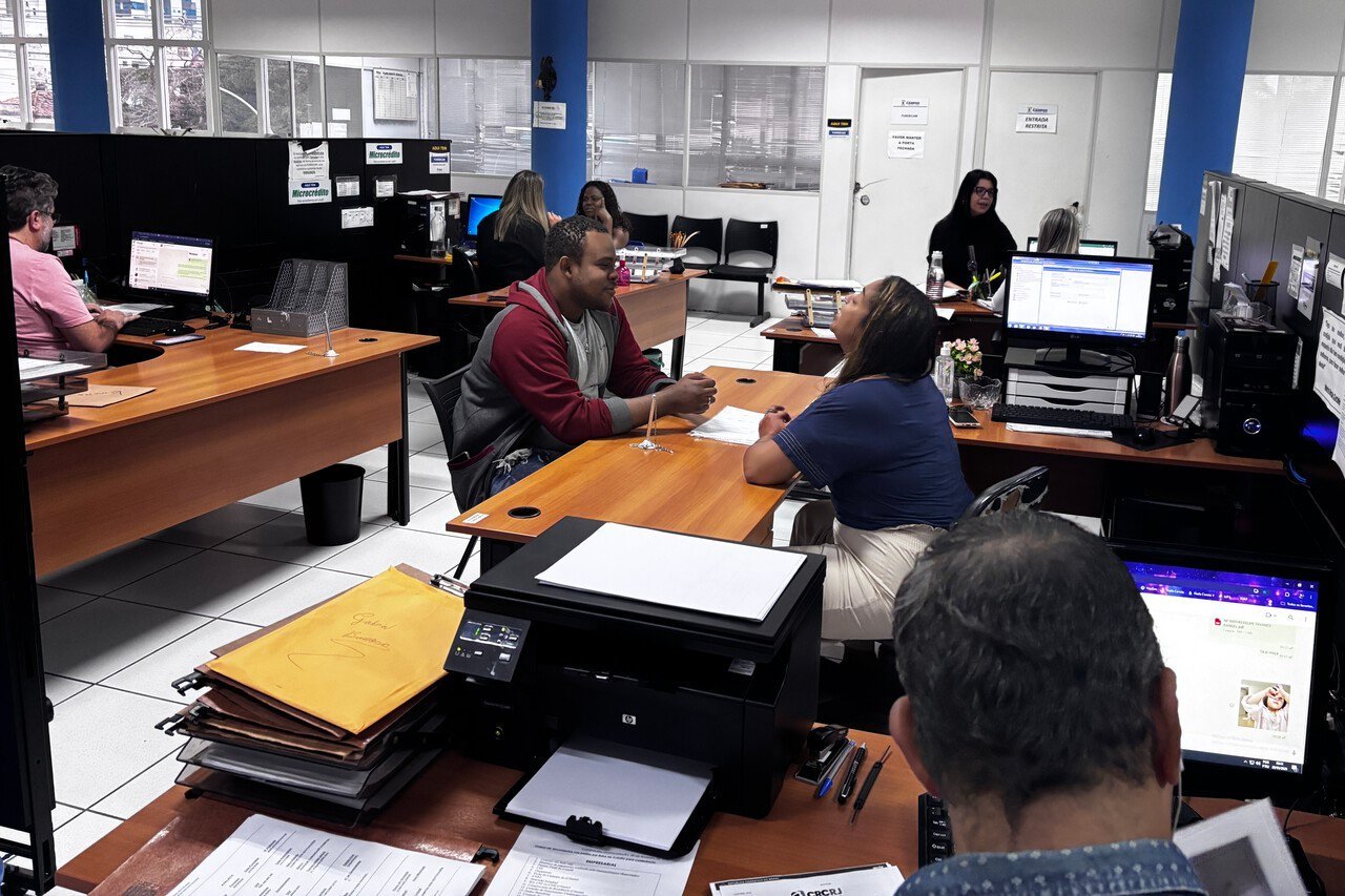 Fundecam orienta empreendedores de Campos sobre documentos para pedir microcrédito