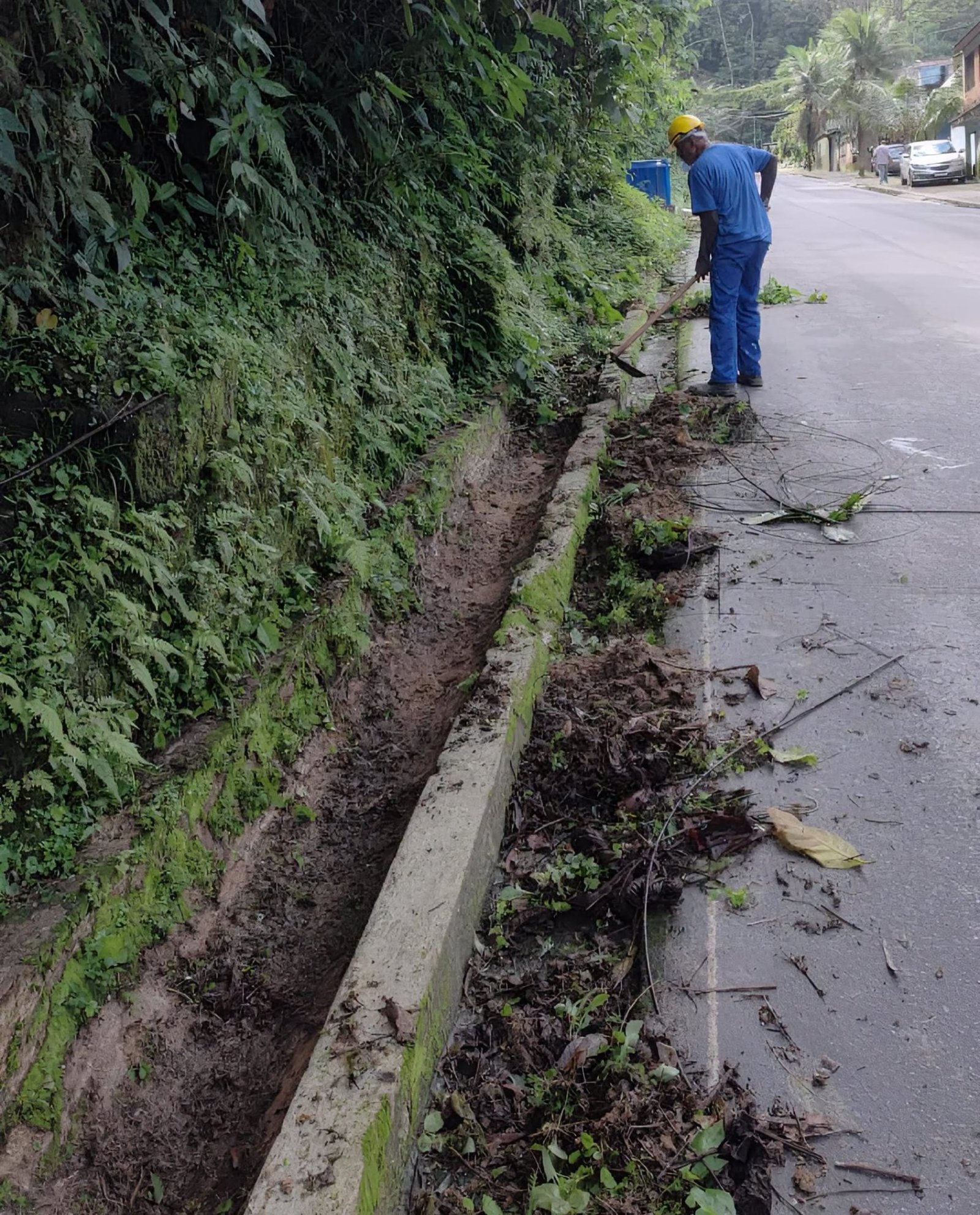 Mangaratiba faz limpeza de ruas e desobstrui canaletas após chuvas