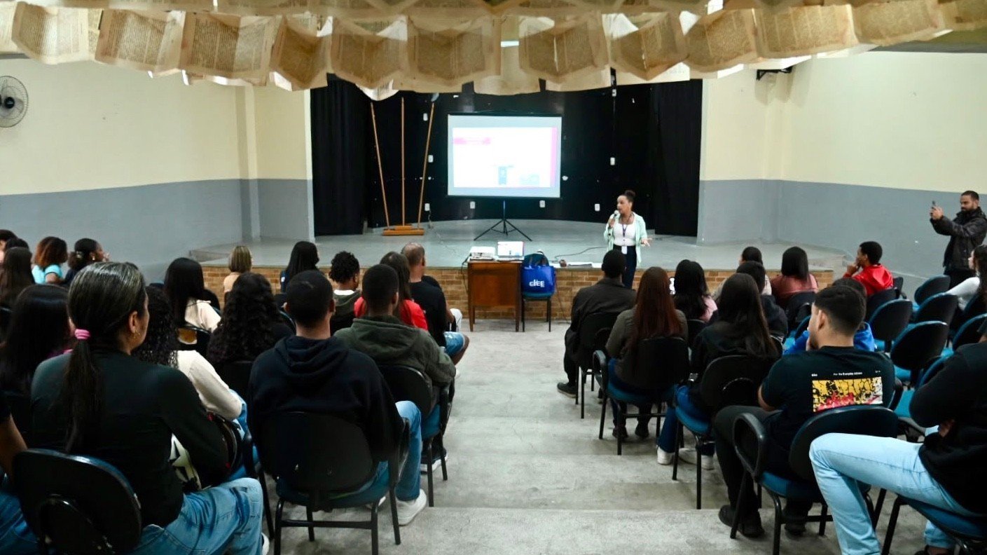 Barra Mansa cadastra jovens no CIEE e orienta sobre direitos e trabalho infantil