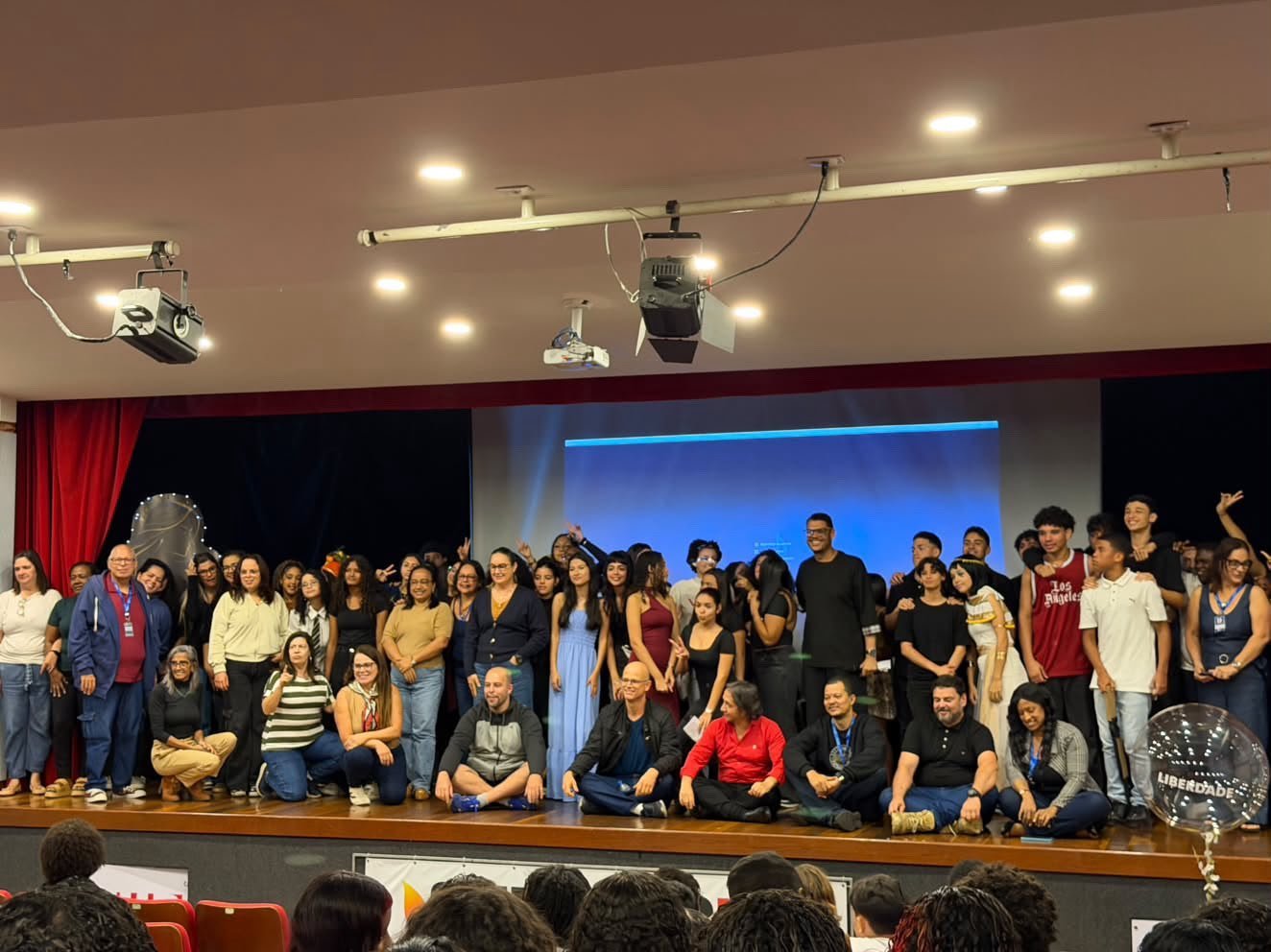 Estudantes de Macaé levam ao teatro debate sobre valorização da mulher