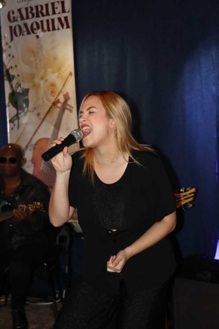 São Pedro da Aldeia recebe concerto gratuito com Nathália Toste e banda