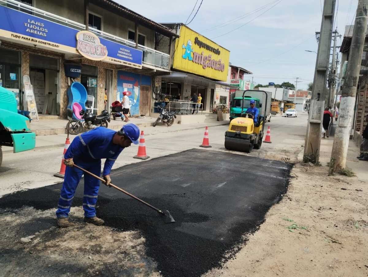 São Pedro da Aldeia faz tapa-buraco, limpeza de valas e manutenção na Orla