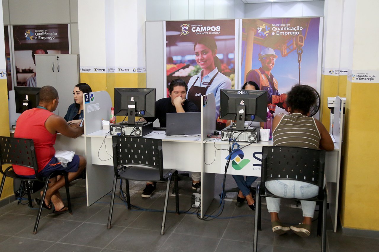 Campos tem 266 vagas de emprego nesta semana, com 18 oportunidades para PCD