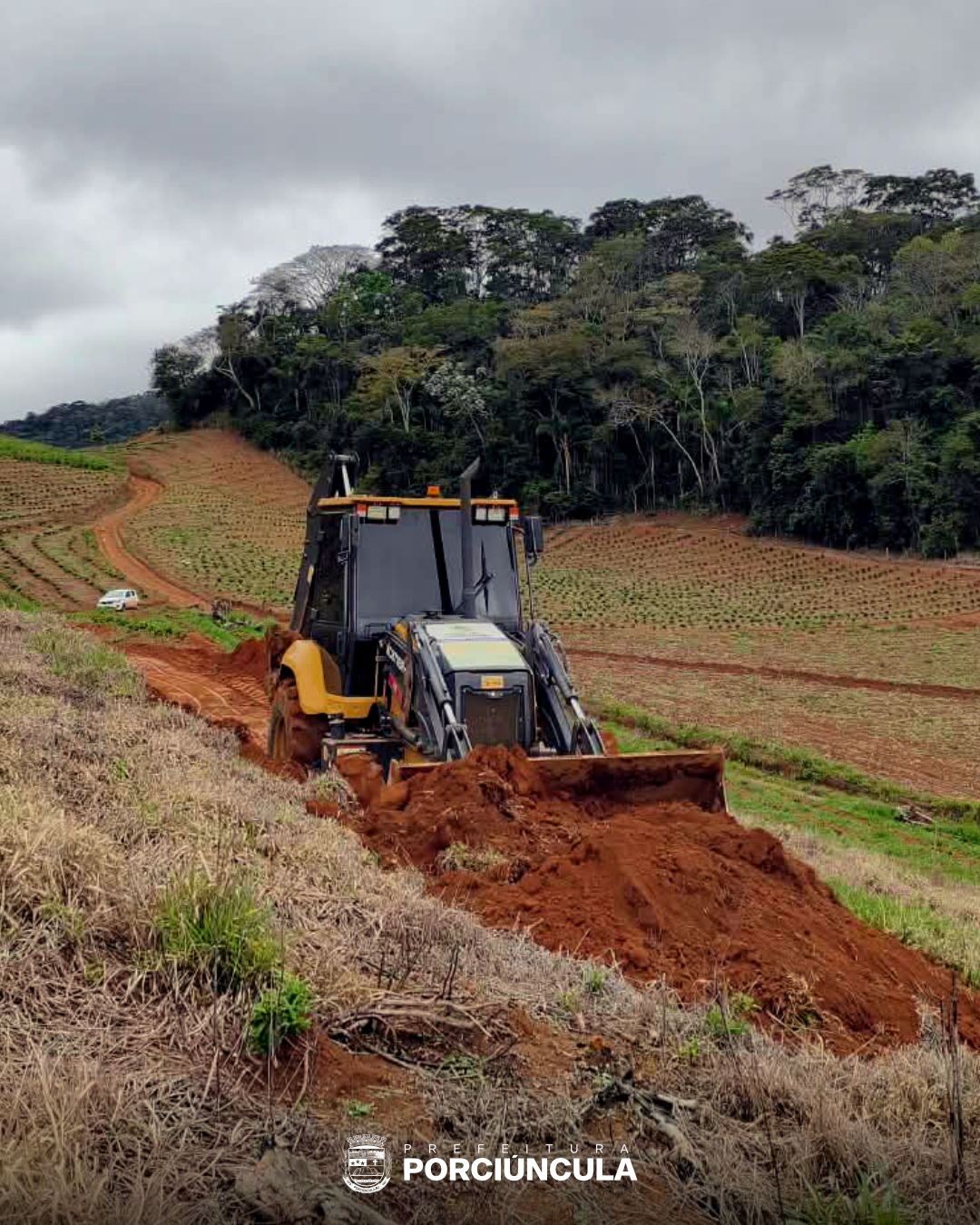 Porciúncula realiza obras em propriedades de pequenos cafeicultores