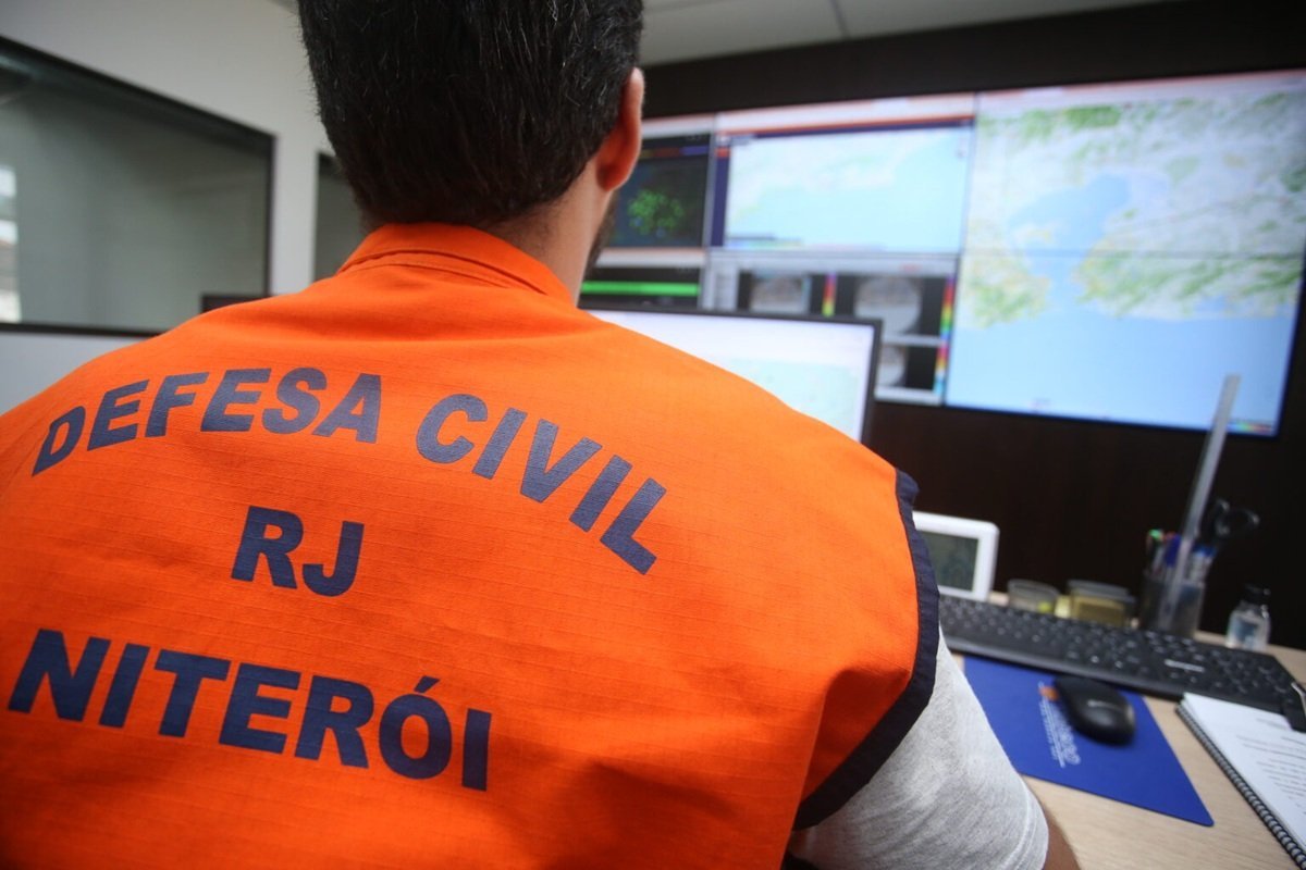 Niterói alerta para ventos fortes e previsão de chuva nesta terça-feira