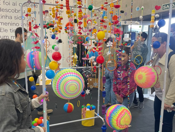 Rio tem exposição gratuita de crianças e jovens com deficiência na Cidade das Artes