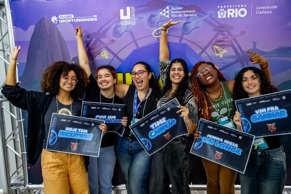 Rio premia 50 jovens com ingressos para o Rock in Rio após hackathon