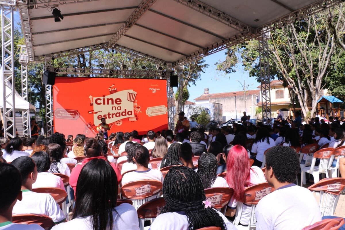 Quatis recebe sessões gratuitas da Caravana Firjan SESI Cine na Estrada