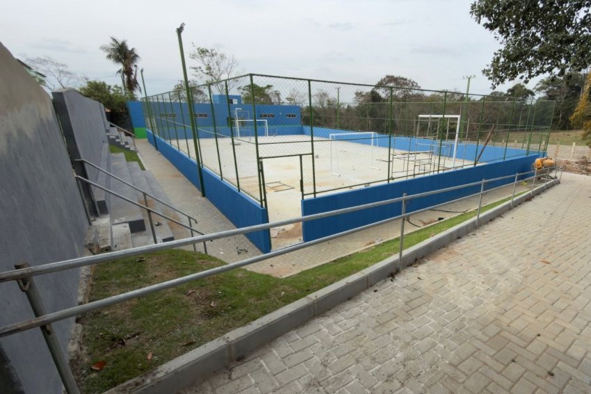 São Francisco de Itabapoana inaugura quadra em Ponto de Cacimbas