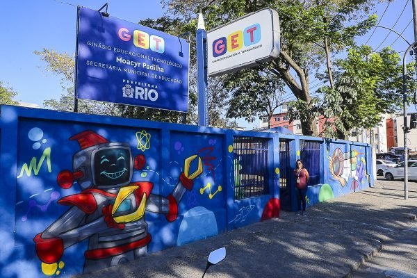 Rio inaugura Ginásio Educacional Tecnológico em Padre Miguel
