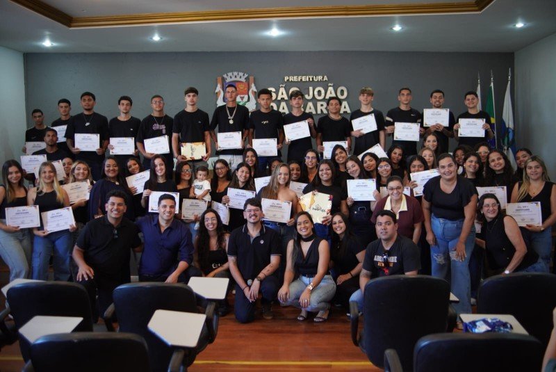 São João da Barra entrega certificados a 81 jovens da Casa da Juventude