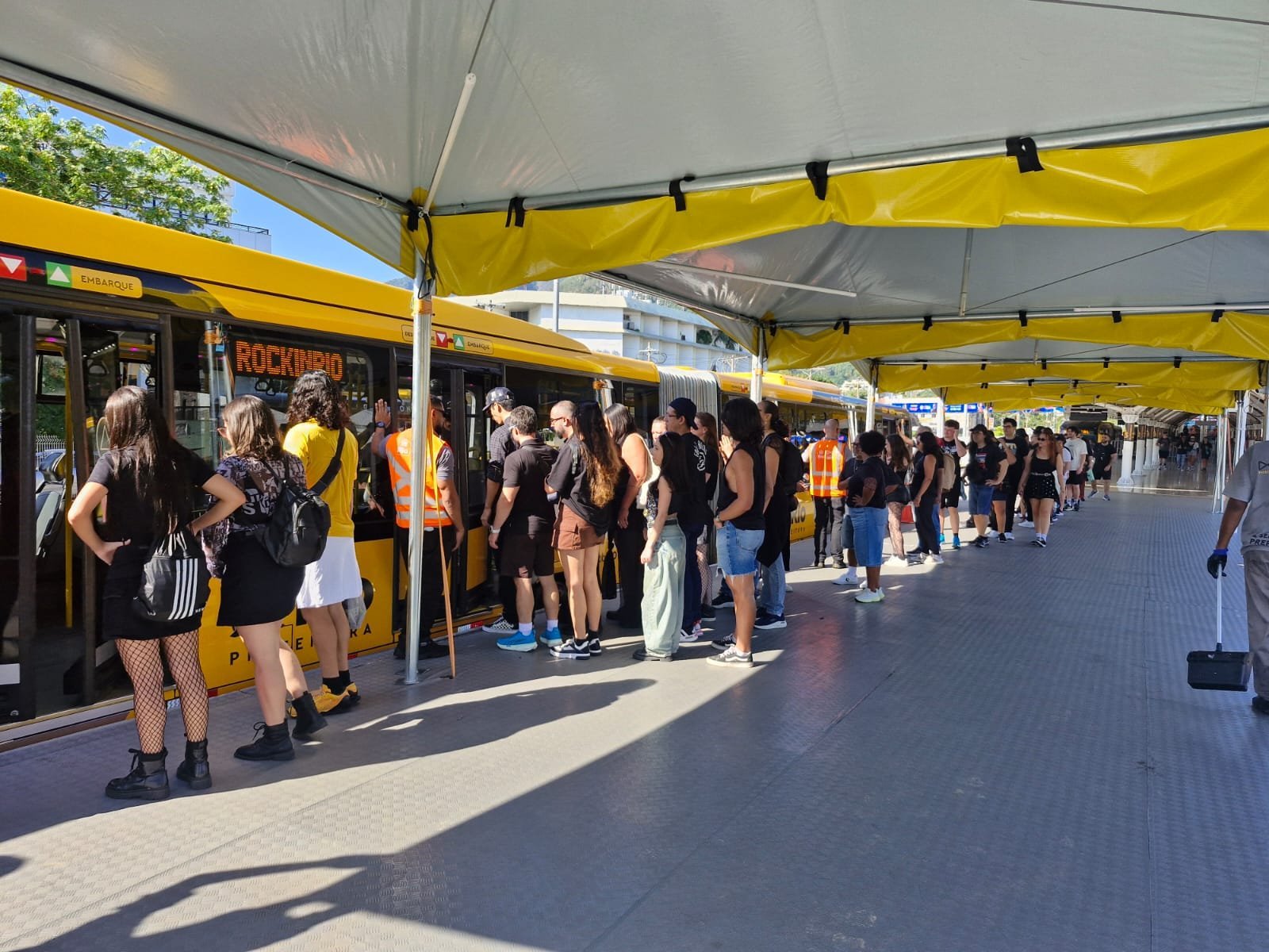 Rio de Janeiro: BRT Expresso leva 30 mil pessoas ao Rock in Rio e tem bilhete a R$ 29